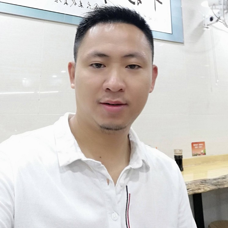 水中日月的照片