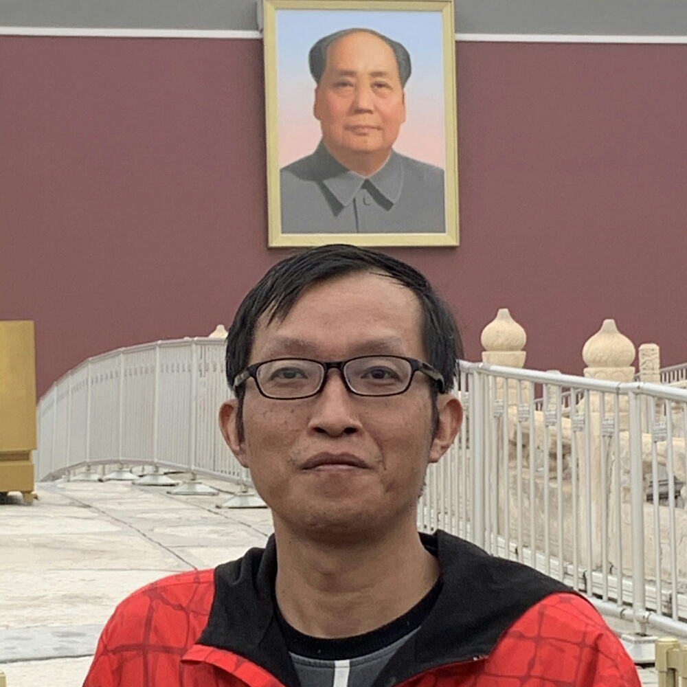 不听话的笨小孩的照片