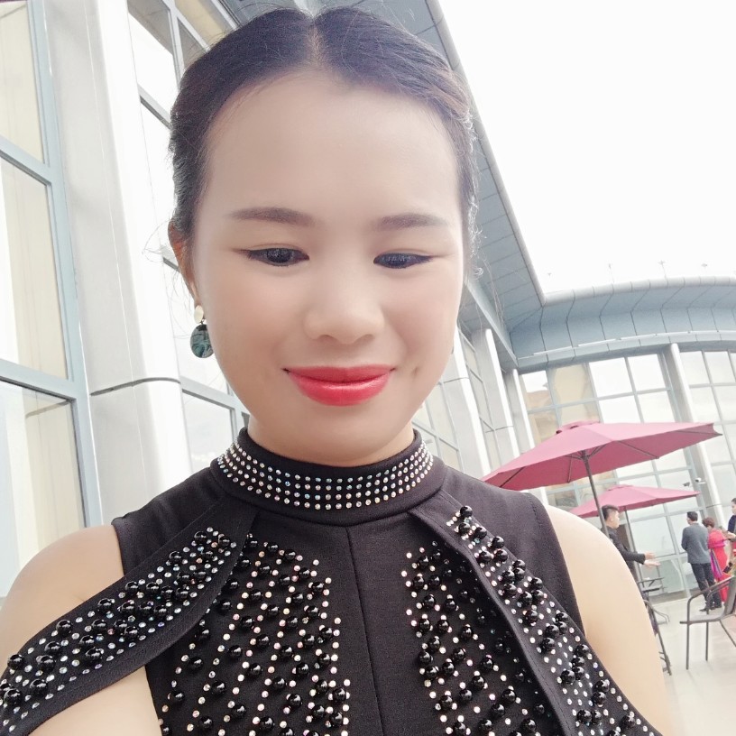 浅笑的酒窝的照片