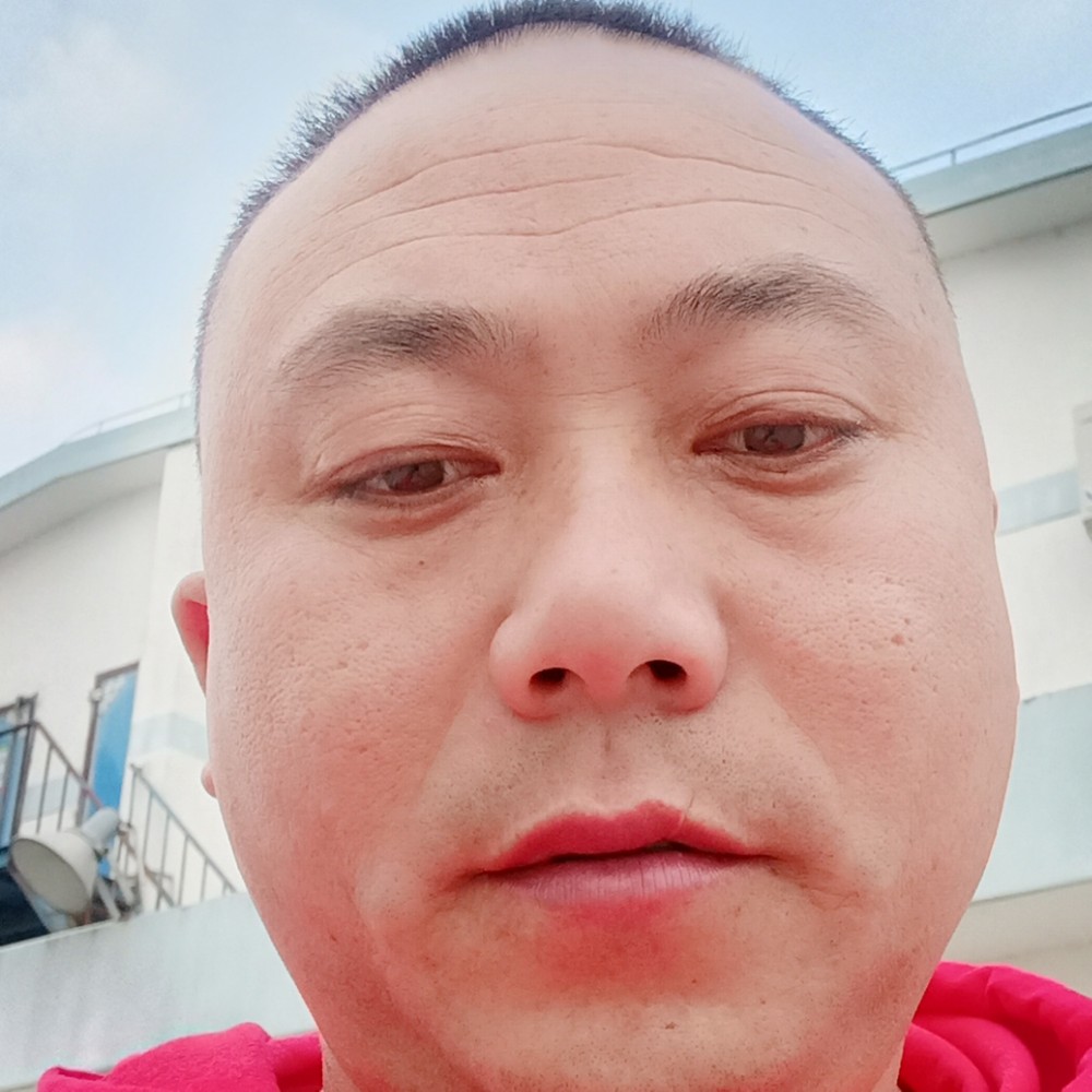 黛儿深情的照片