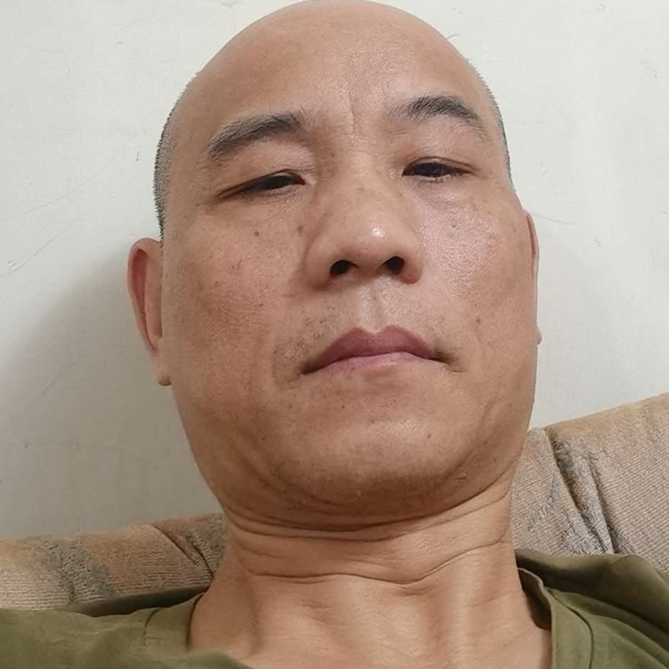 零碎蹙眉导师的照片