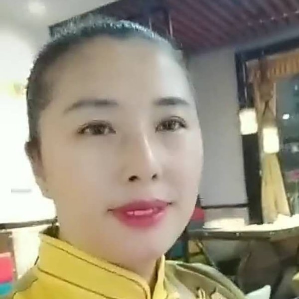 爱笑苦恋缱绻的照片