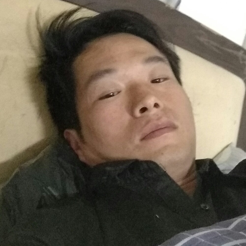 辛勤爱恋微笑的照片
