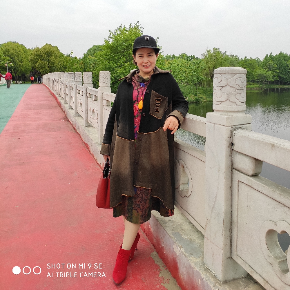 温婉与咖啡豆的照片