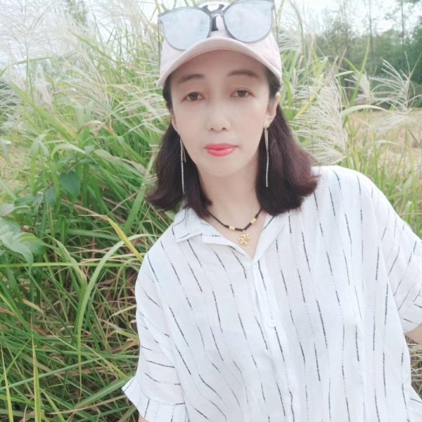 难过那草丛的照片