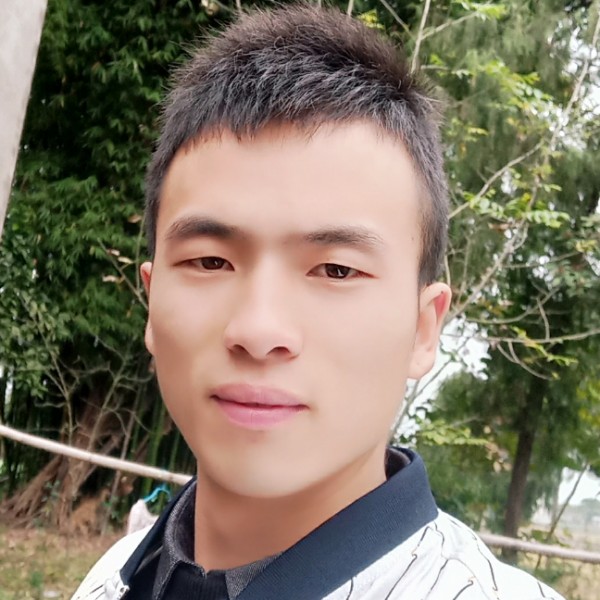 小伙单身一人的照片