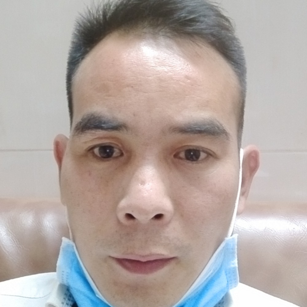 单纯和钢铁侠的照片