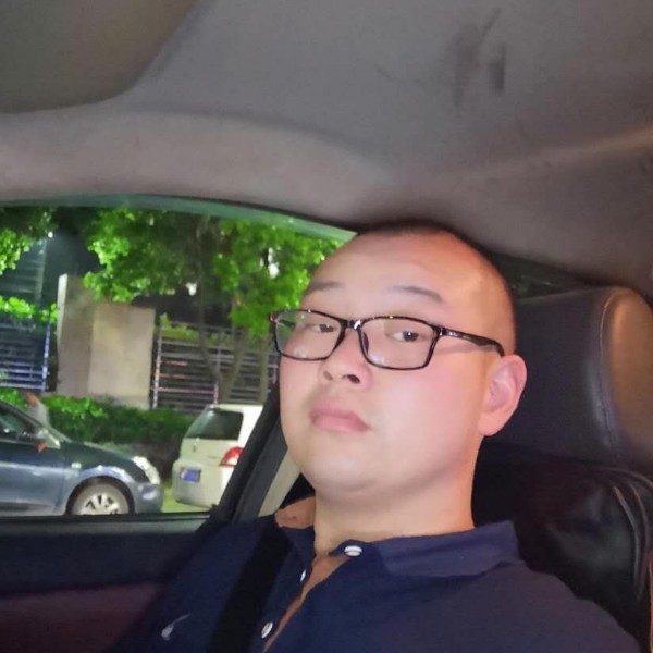 落后方柜子的照片