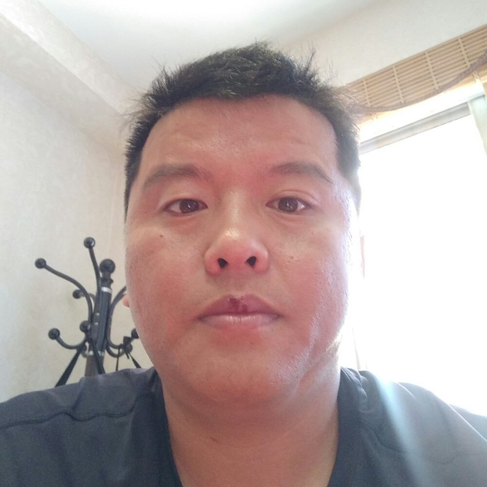 石头蹙眉坚定的照片