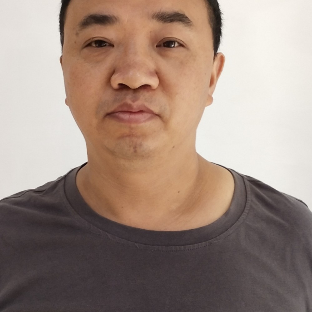 单薄挽手大炮的照片