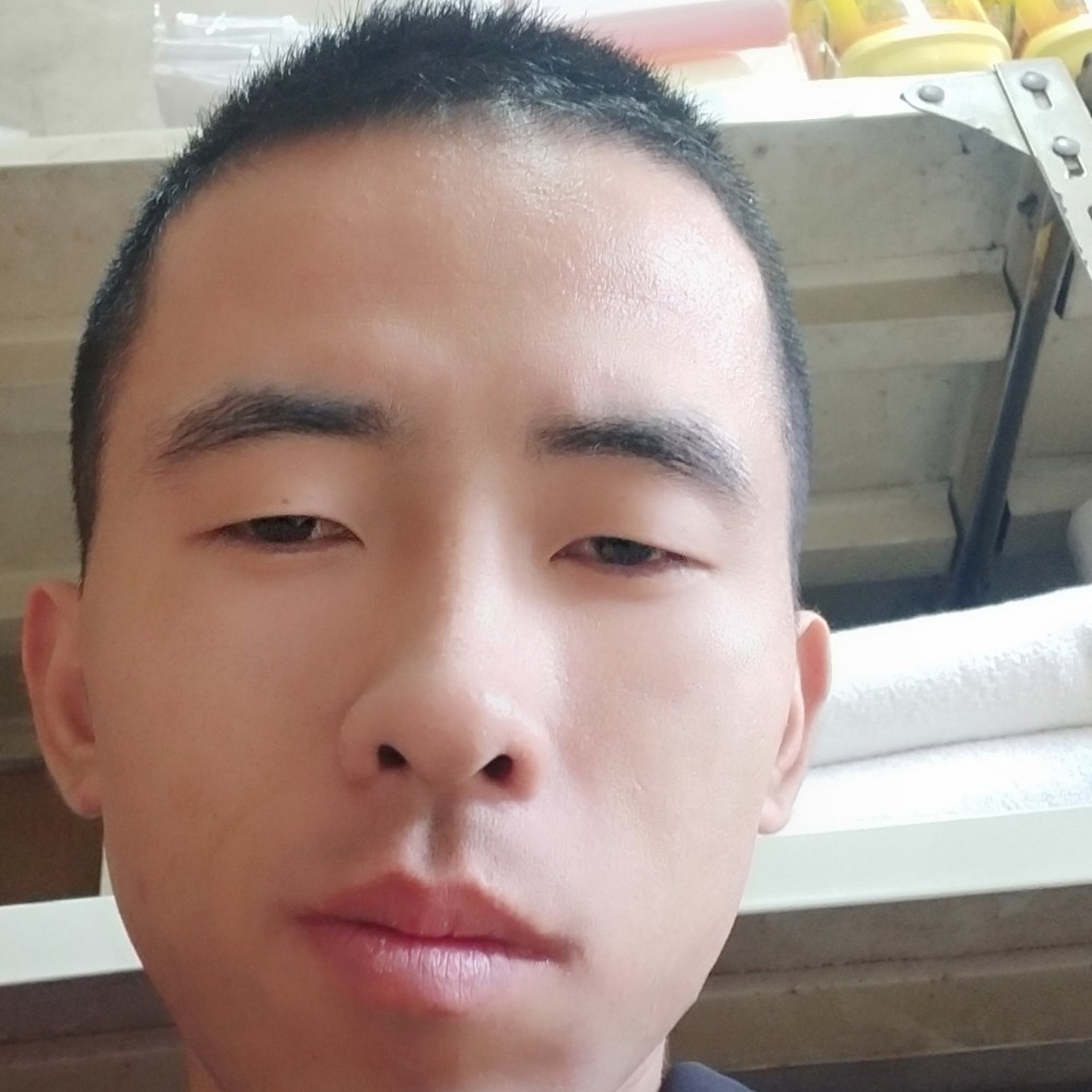 于成柱的照片