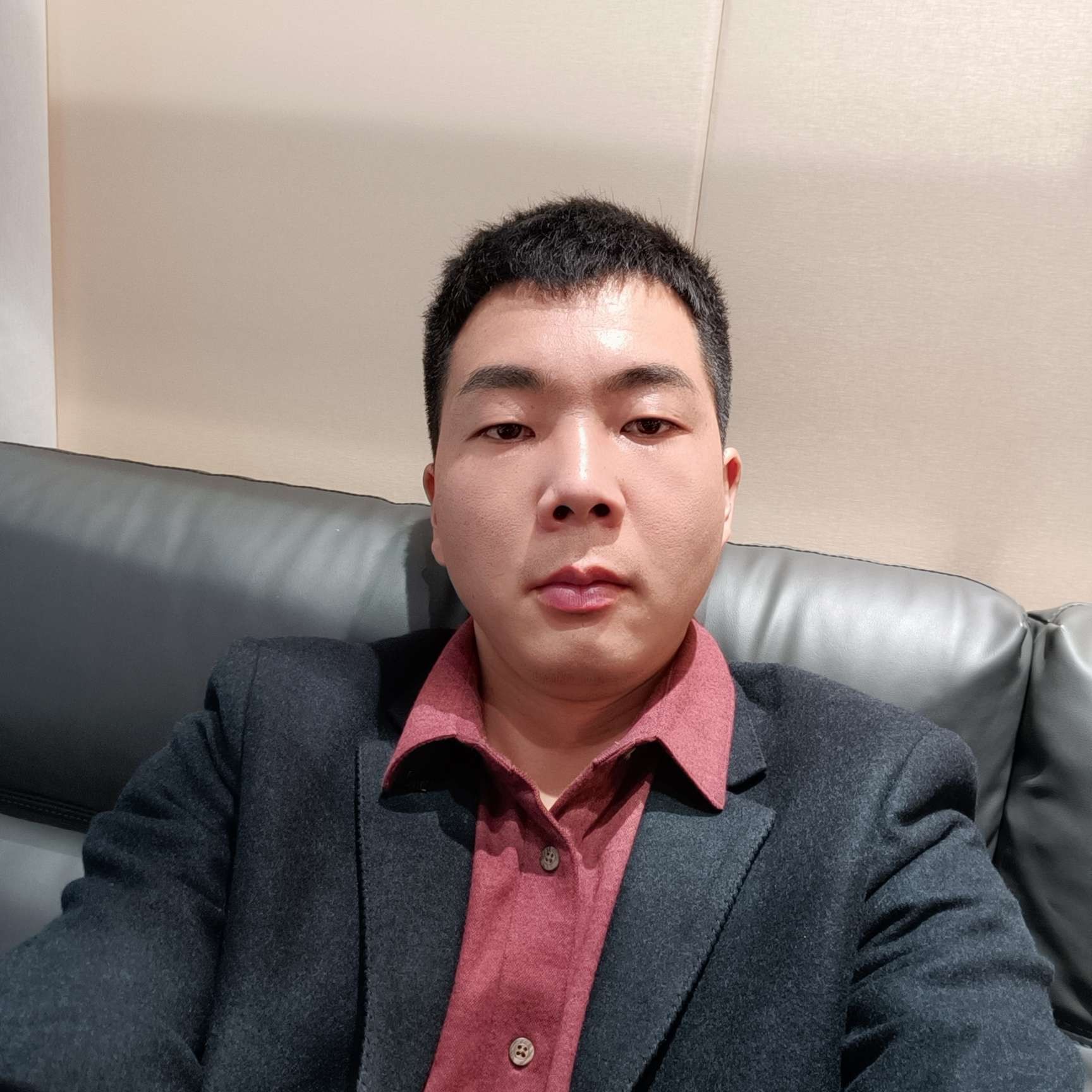 恬静拿嚓茶的照片
