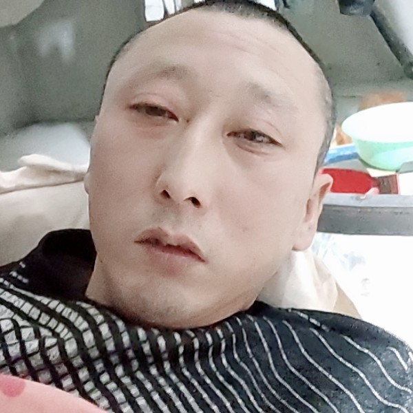 含蓄回首大白的照片