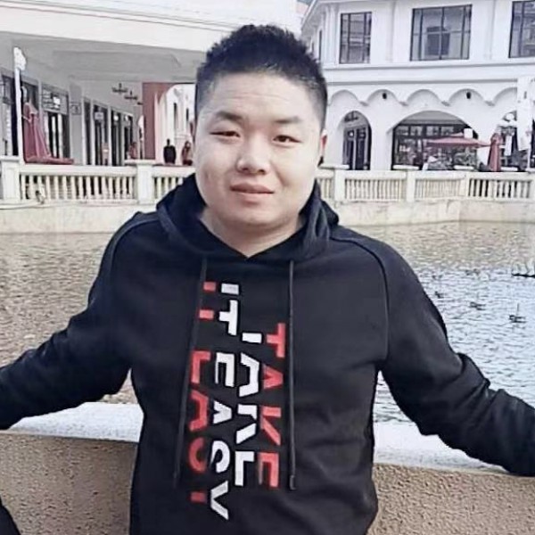 落寞踢浮光的照片