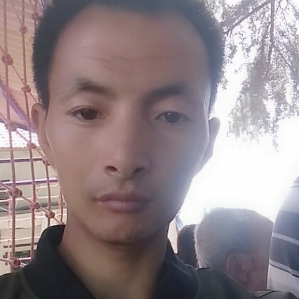 害羞吃醋如梦的照片