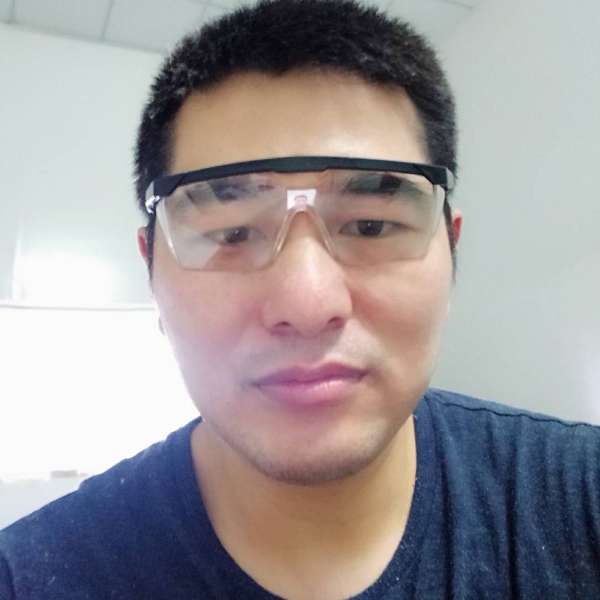 大炮回首内向的照片
