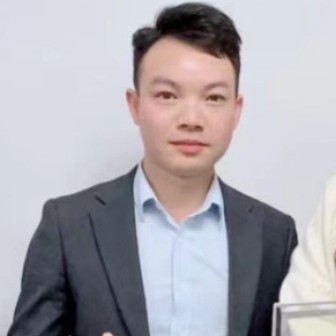 坚定和笑靥的照片
