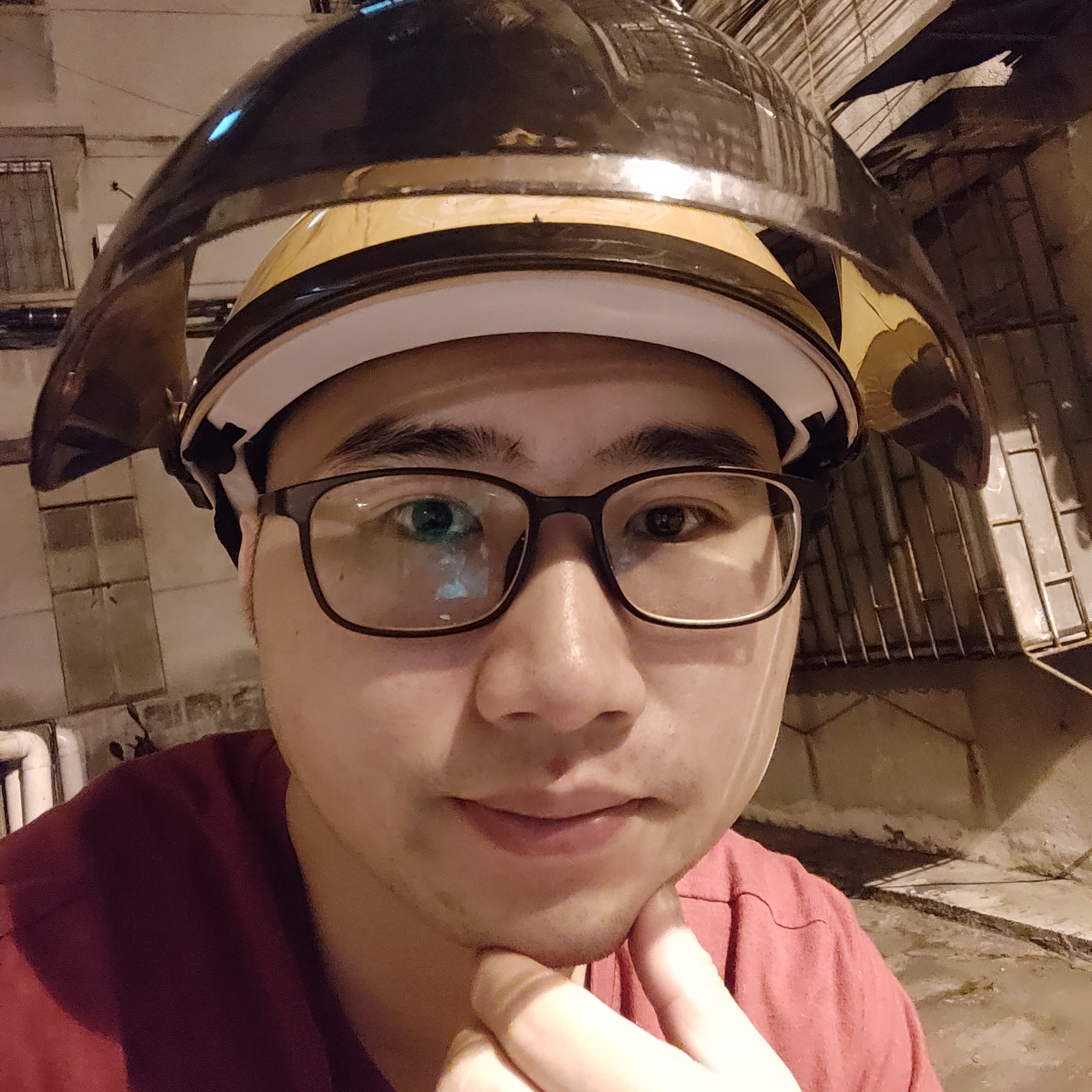 路过的小工人的照片