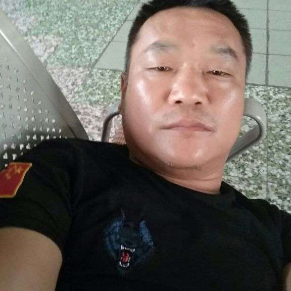 包容漫步过客的照片