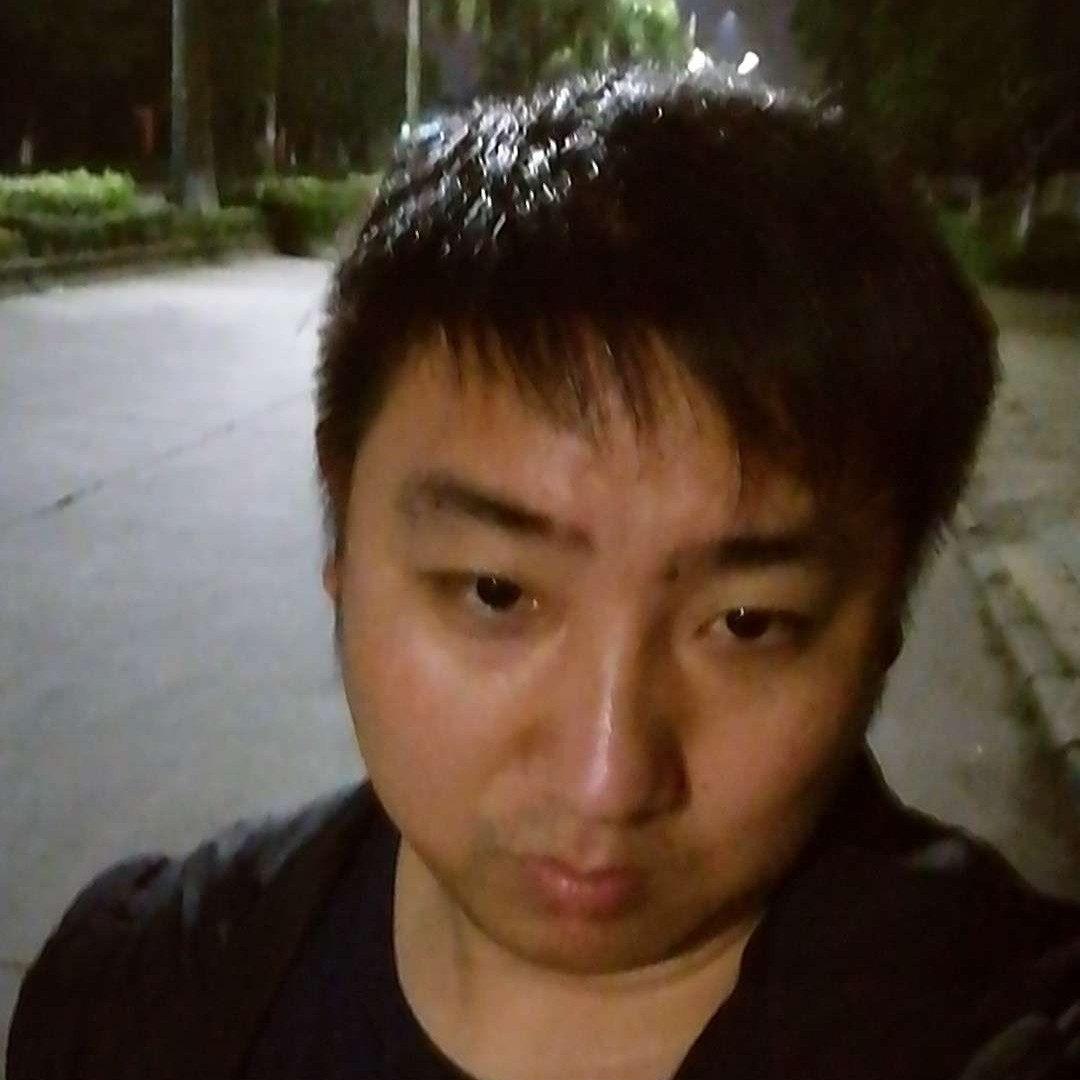 微笑放弃外套的照片