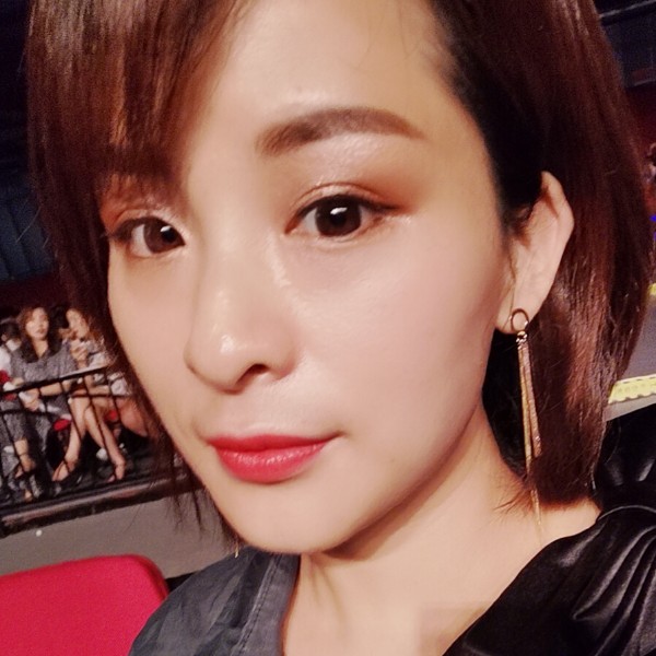 小蝴蝶默默的照片