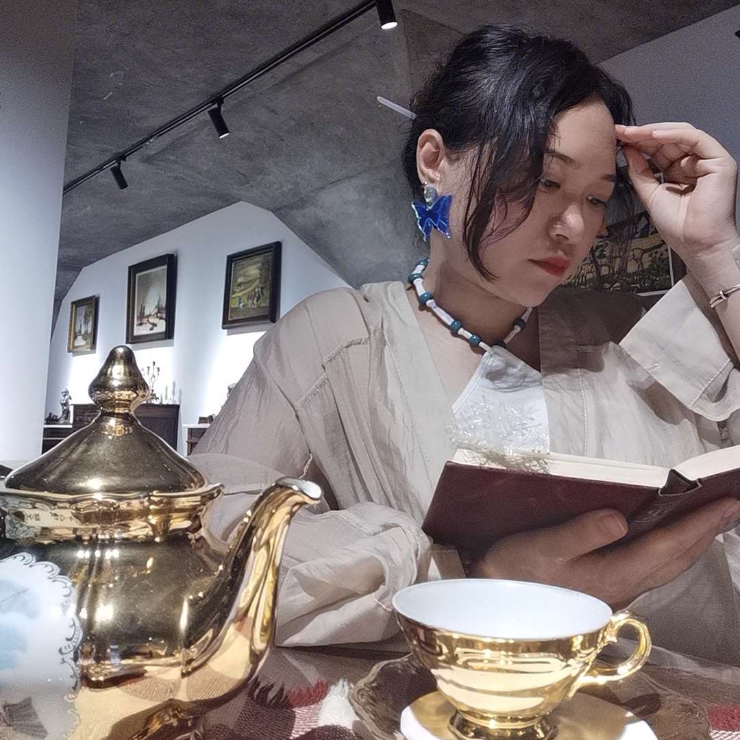 若兮若兮的照片