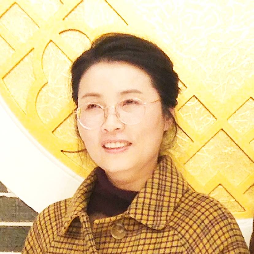 灰狼蹙眉疯狂的照片