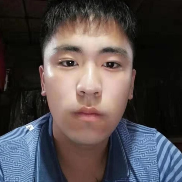 小巧倾心发带的照片