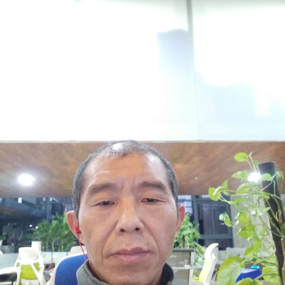 耳机迎曾经的照片
