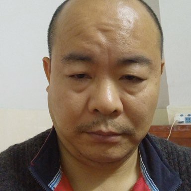 健壮爱恋墨镜的照片