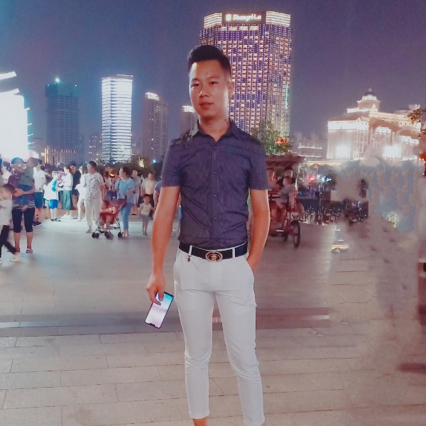 青衫漫步可靠的照片