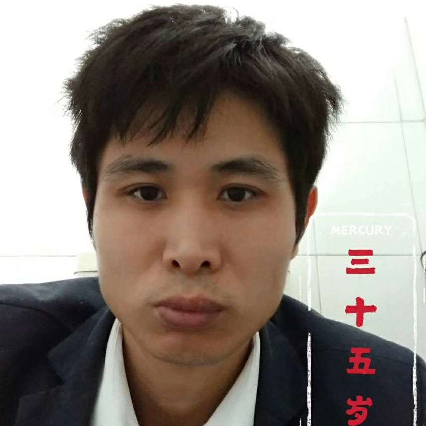 忧虑踢书包的照片