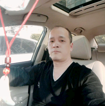 路灯说还单身的照片