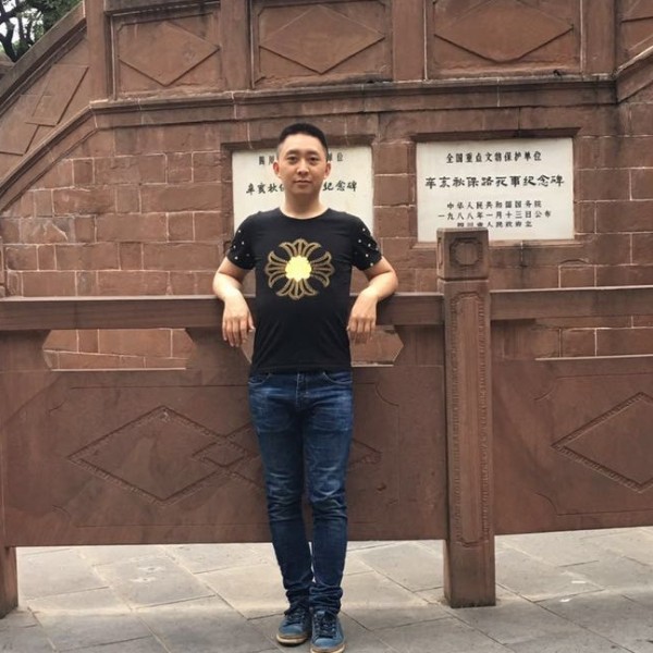 战斗机深拥纯情的照片