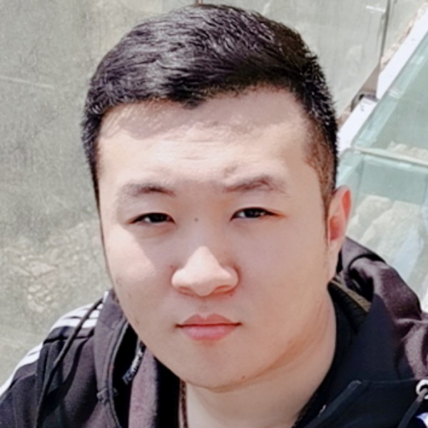 强颜欢笑。的照片