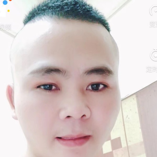 大白爱恋愉快的照片