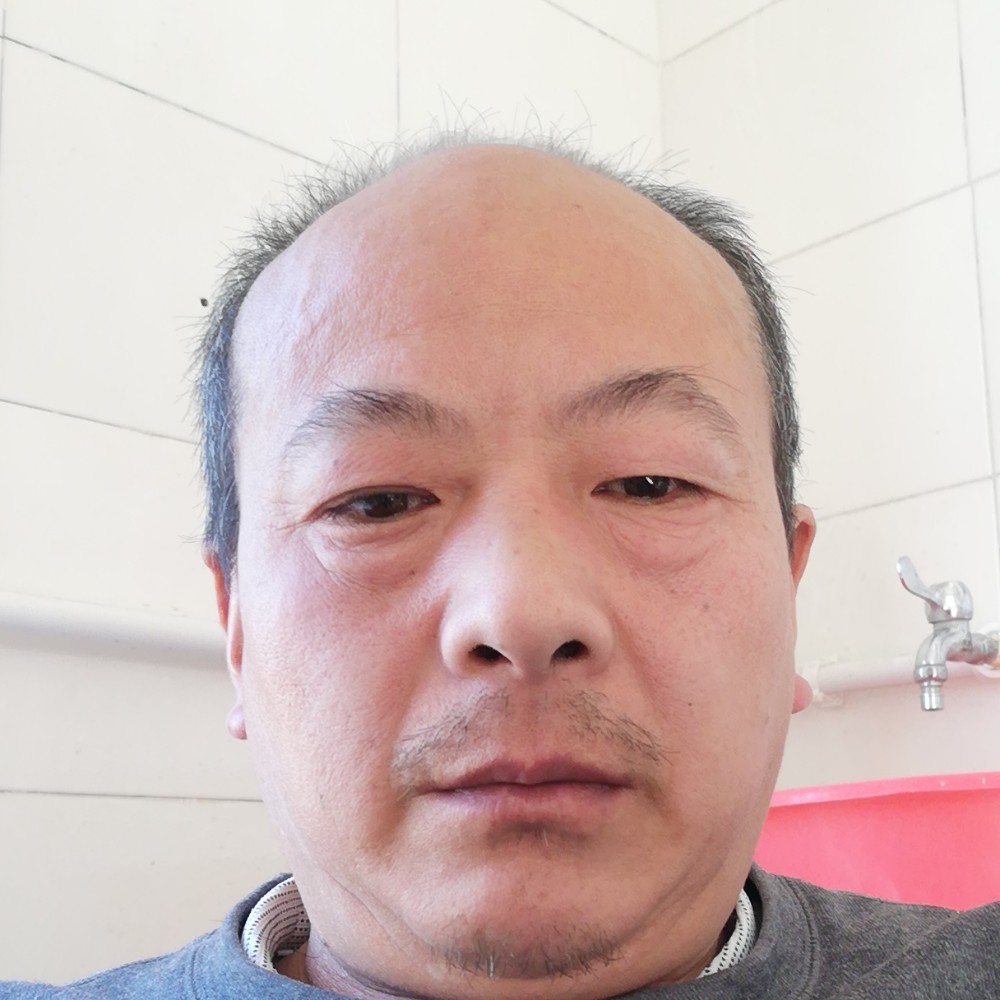 相爱自然成的照片