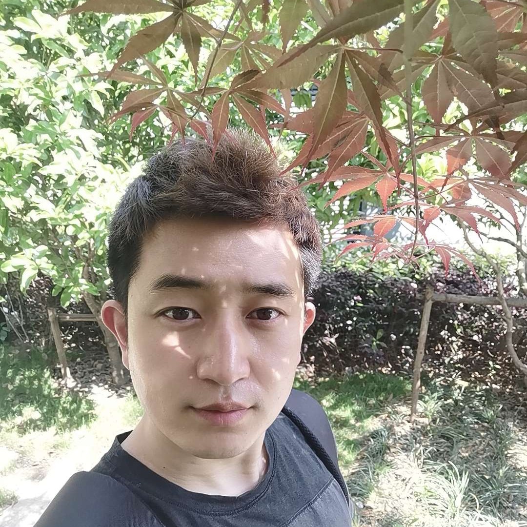 青琯勤恳的照片