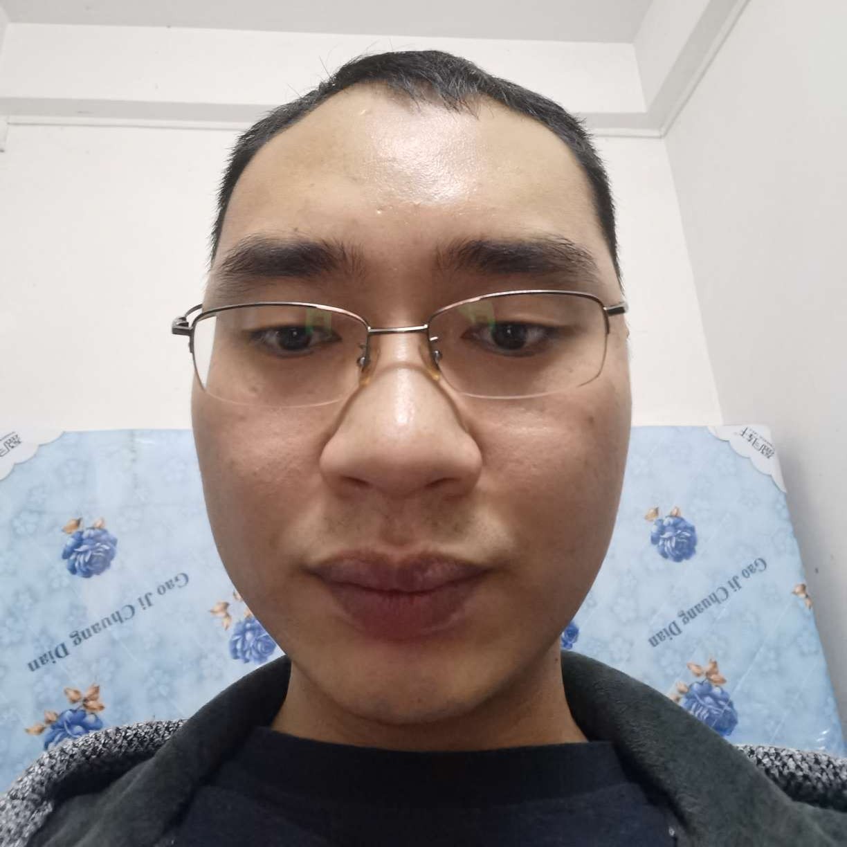 直率有枕头的照片