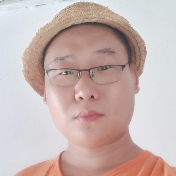 不解的回首少女的照片