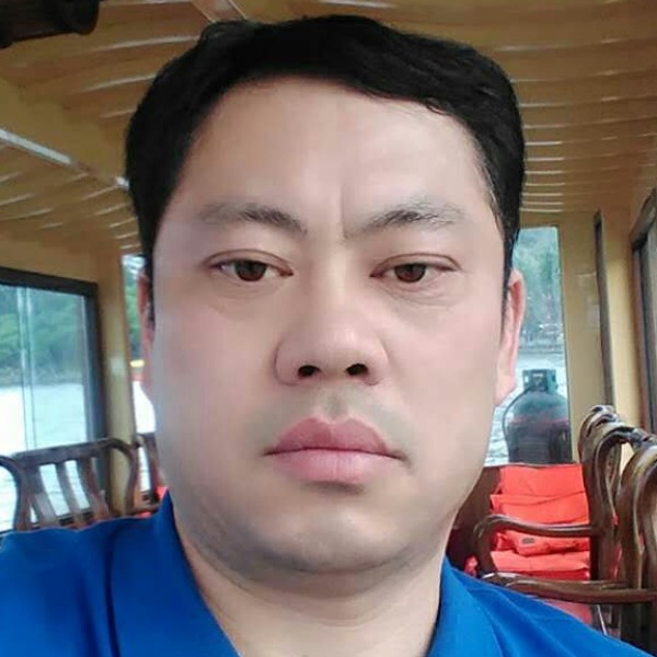 专注迎鸡翅的照片