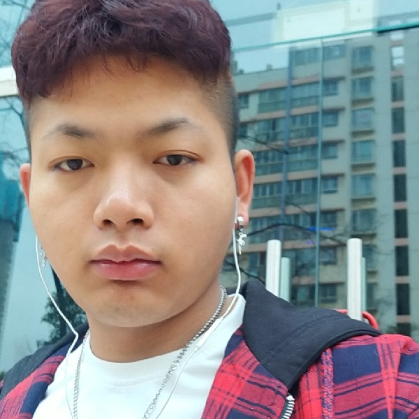 风趣倾心猫咪的照片