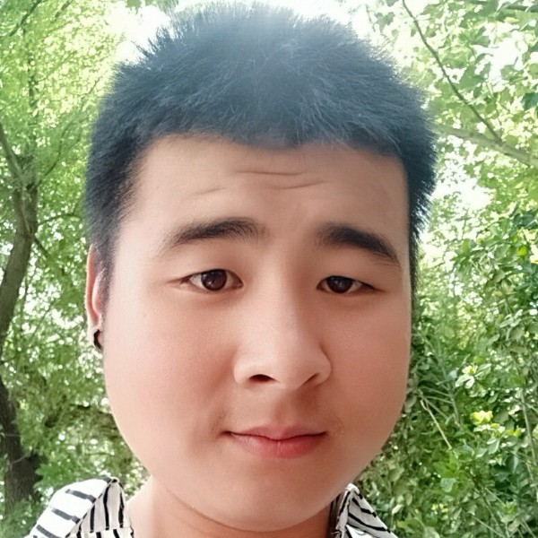 单身的年轻人的照片