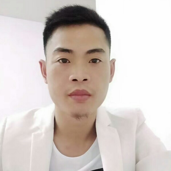 诚心浅吻鲜花的照片
