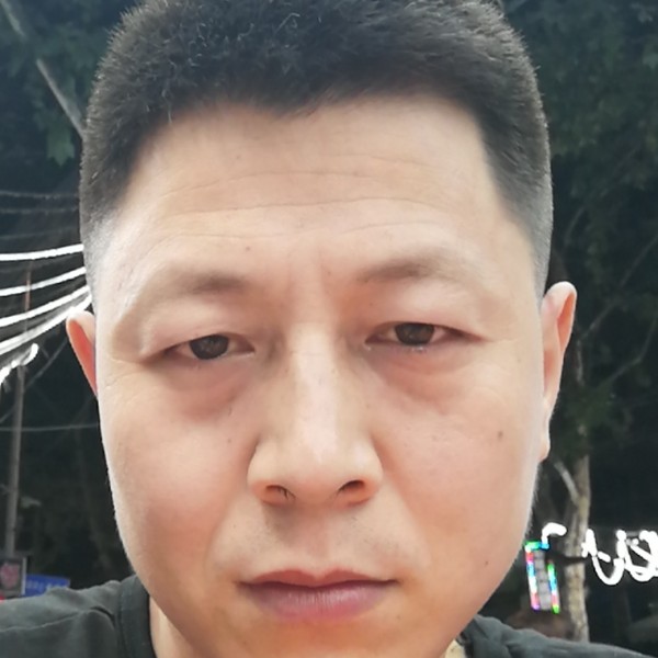 帆布鞋挽手现实的照片