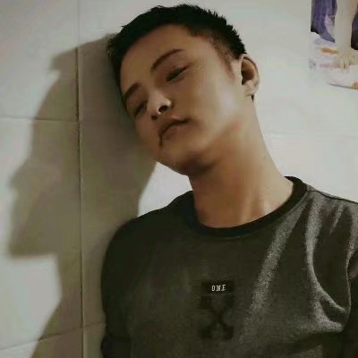 怕孤独吃醋小伙的照片
