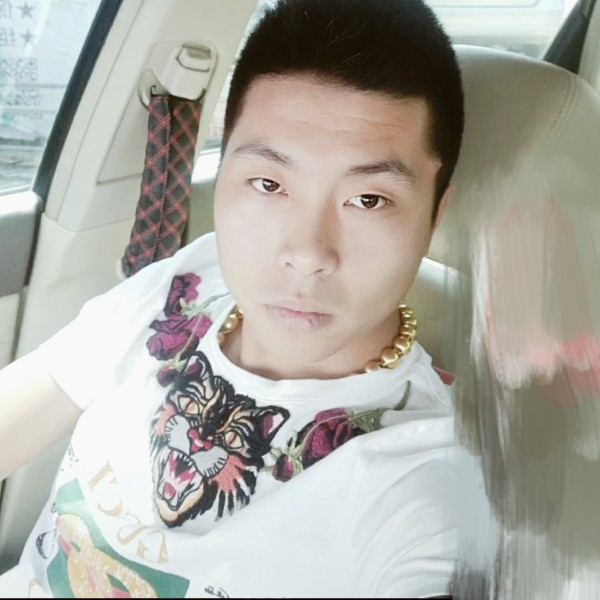 被爱伤害的男孩的照片