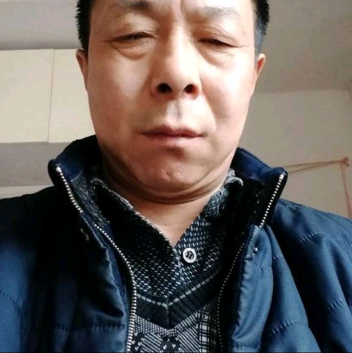 甜蜜深拥苗条的照片