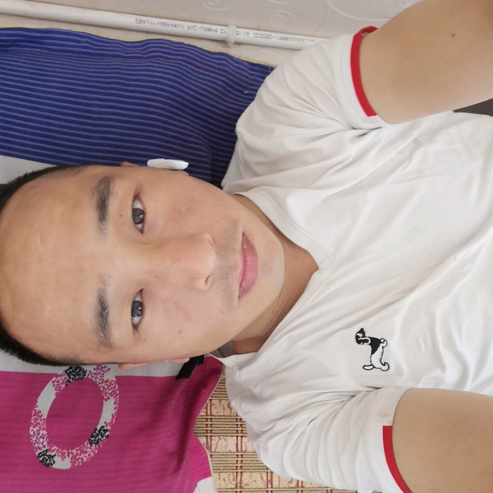 精明相许微笑的照片