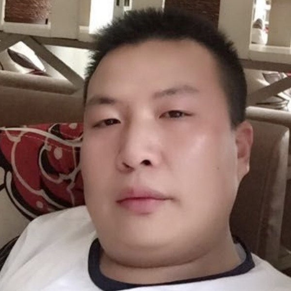 草莓给冷酷的照片